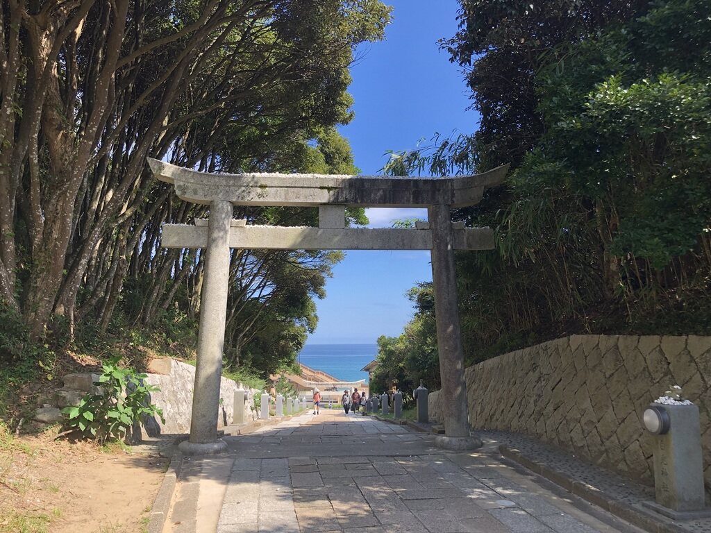 Torii do santuário Hakuto