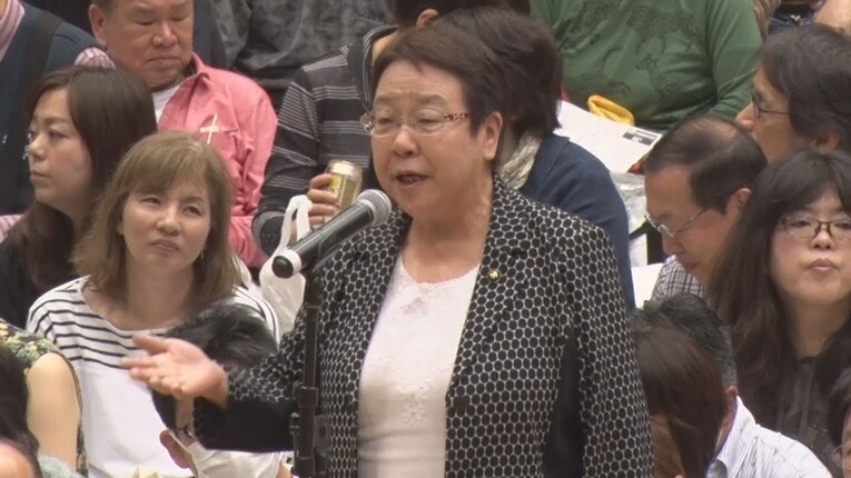 Nakagawa Tomoko, prefeita de Takarazuka que foi proibida de subir no dohyo discursando na tour de sumô de primavera