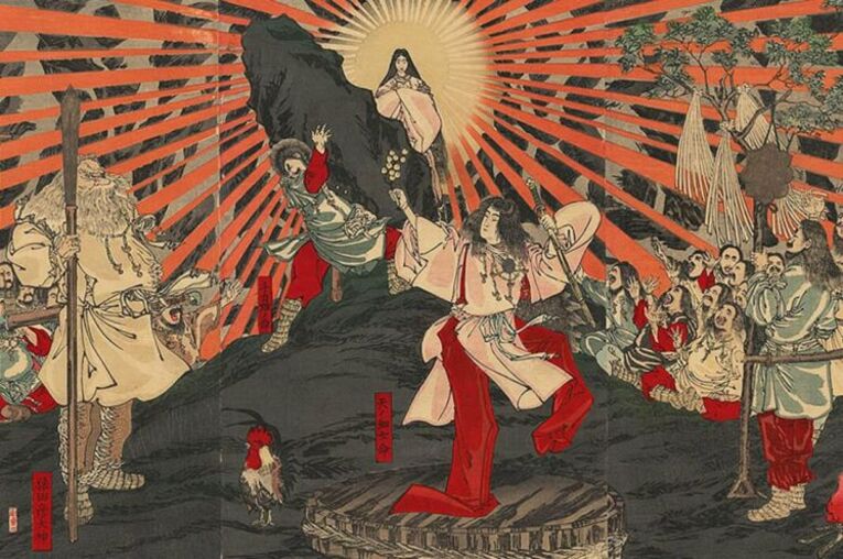 Embora sistematizado como religião somente durante o período Sakoku (1639 - 1868) de isolamento, nacionalização e a proibição de culturas estrangeiras, incluindo o budismo, o shintō existe na sociedade japonesa desde antes do primeiro Imperador lendário do Japão, Jimmu, descendente da kami do Sol, Amaterasu