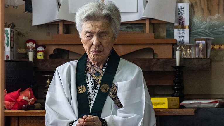 Nakamura Take, a última itako cega do Japão aos 90 anos de idade fotografada em 2022