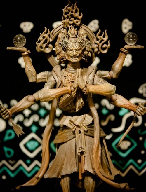 Os Asura (e todos os seres quem habitam o Ashuradō) que são guardiões dos ensinamentos de Buddha são facilmente identificados com a roda do Dharma em suas cabeças. Embora não seja o símbolo da iluminação, significa que o ser está no caminho correto da palavra iluminada