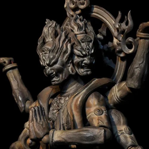 Os Asura normalmente são representados com três e seis braços, são seres de extraordinário poder e sempre dispostos a batalhar