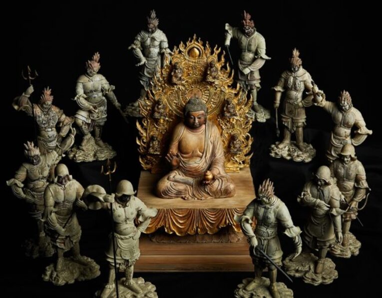 Jūni Shinshō, os Doze Generais Celestiais, guardiões do budismo e protetores de Buda Yakushi, uma réplica miniatura das estátuas reaks do templo Shin-Yakushi-ji, fundado em 747 pela Imperatriz Kōmyō na cidade de Nara