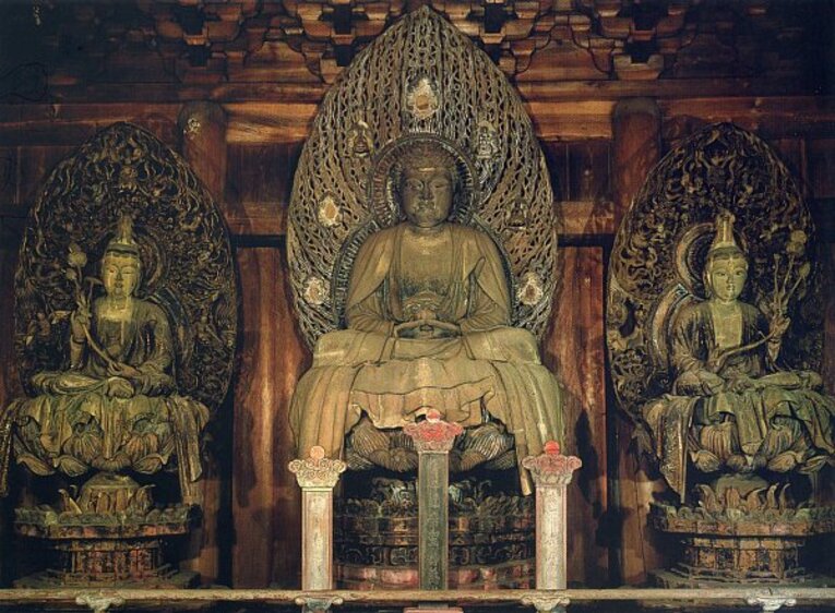 Bodhisattva Nitten (Nikkō), Buddha Yakushi (Buda da Medicina) e Bodhisattva Gatten (Gakkō)