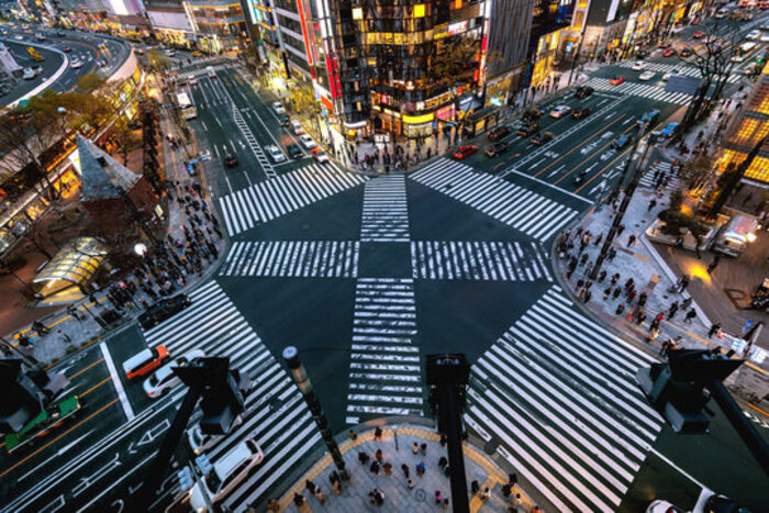 Cruzamento de Shibuya no Japão tem movimentação de 300.000 mil pessoas por dia