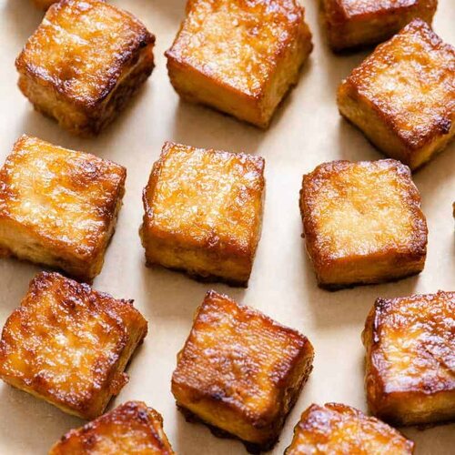 Blocos de tofu firme assado
