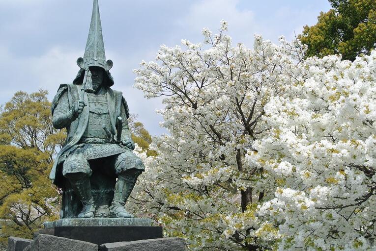Estátua de Kato Kiyomasa no castelo de Kumamoto