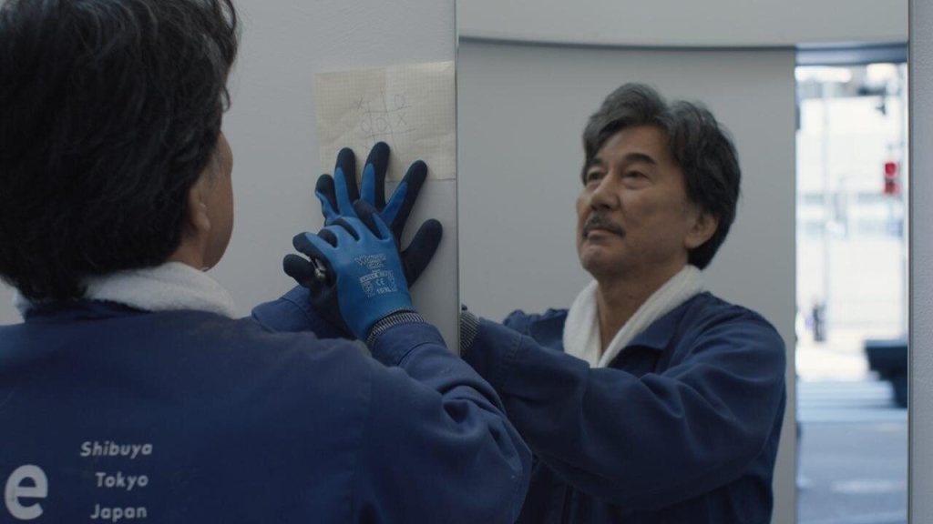 ator Koji Yakusho interpreta funcionário de limpeza do The Tokyo Toilet Project para o filme Perfect Days.