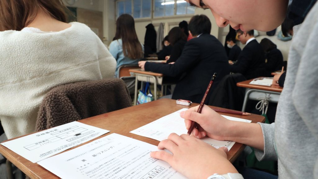 Mais da metade dos estudantes japoneses falham em teste oral de inglês
