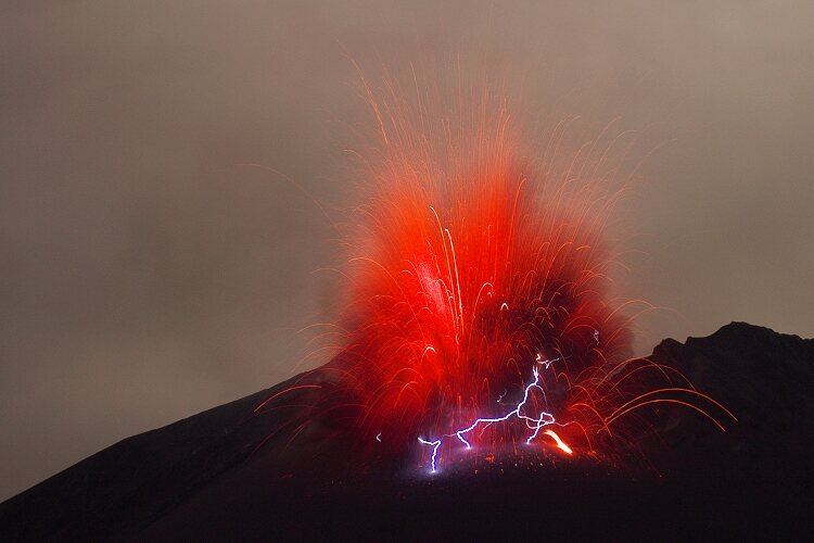 Explosão de vulcão Sakurajiam