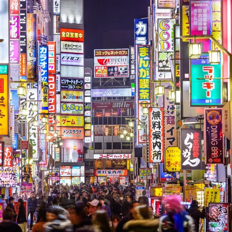 Cidade de Tokyo tem áreas com trânsito maior de pessoas em níveis maiores que o de 2019