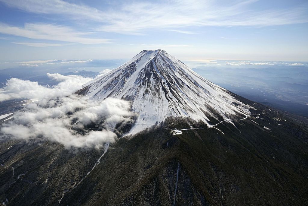 Vista aérea do Monte Fuji mostra seu esplendor