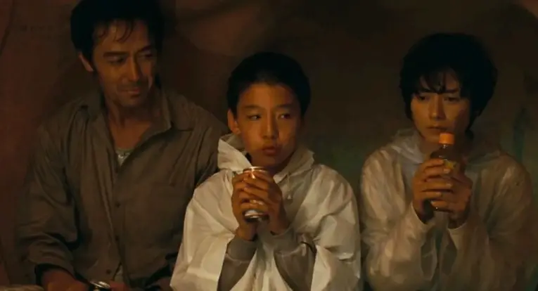 A vida das personagens trabalhadas no filme têm caracteristicas que transcendem quaisquer fronteiras