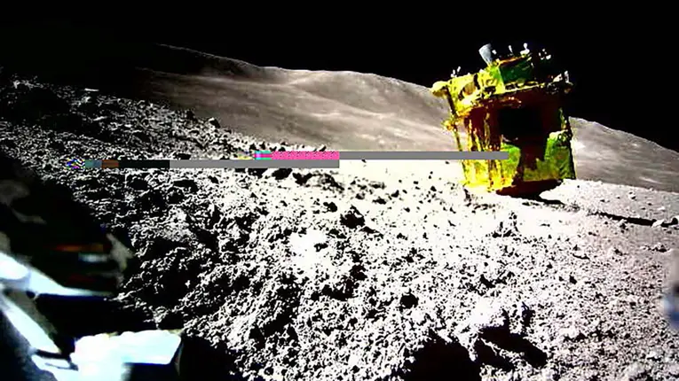 Fotografia registrada pela Sora-Q (LEV-2) da sonda SLIM na missão lunar Moon Sniper
