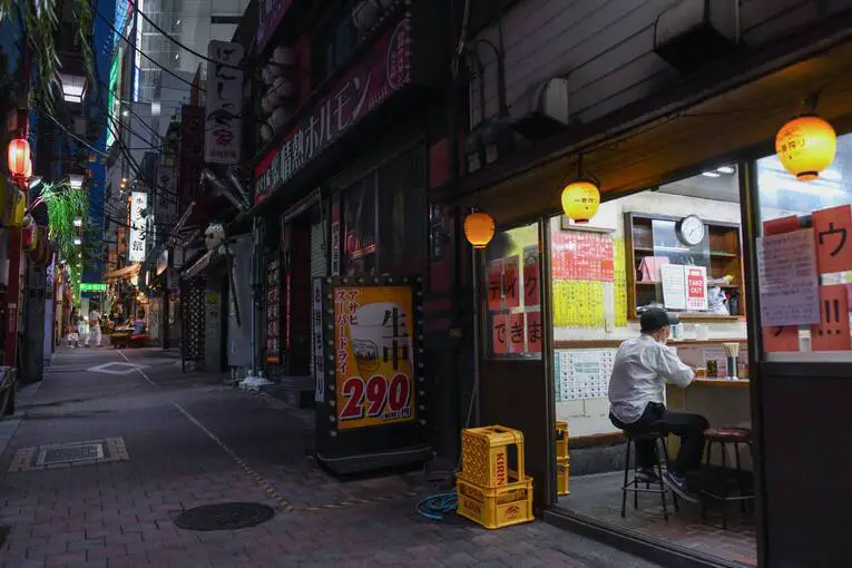 O setor de serviços, que incluem bares e restaurantes, são os mais afetados desde as restrições de circulação e movimento da pandemia de COVID-19 até os dias atuais