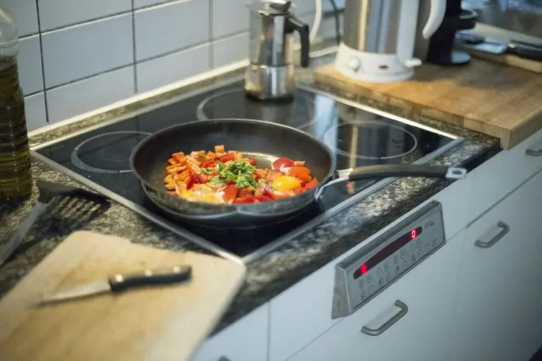 Entre os 53,6% dos japoneses que consideram cozinhar para si um fardo, a maioria são mulheres