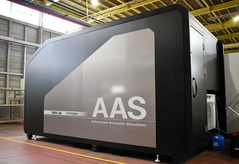 Simulador AAS pode ser adquirido por Com 2,4 metros de altura, 4,2 metros de comprimento e 2,3 metros de largura, o simulador AAS desenvolvido pela Hayashi Telempu Corp. pode ser adquirido por JP¥ 100 milhões (US$ 675,4 mil) e transportado por um caminhão que suporte 4 toneldas de carga
