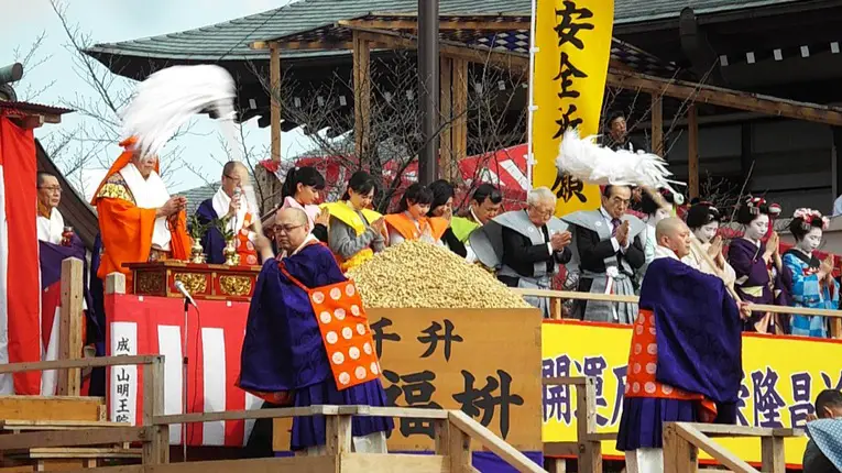 Originalmente o Festival Setsubun era realizado baseado no calendário lunar e incidia com o solstício de primavera no hemisfério norte