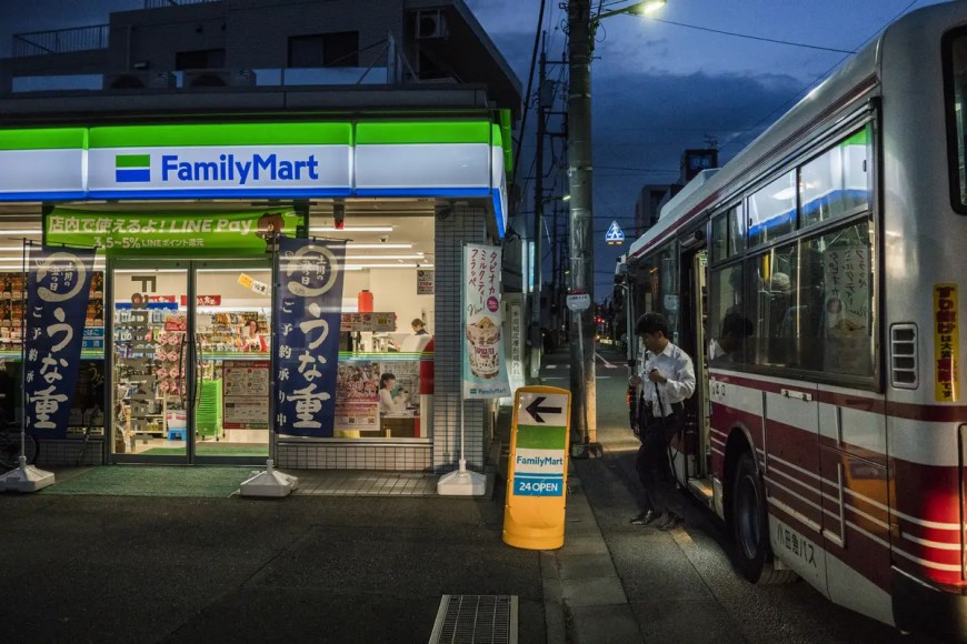 Rede de konbini FamilyMart Japão