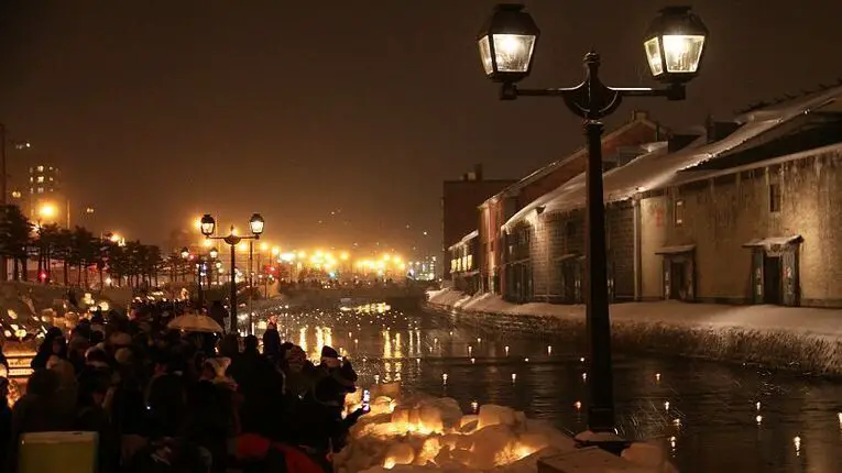 As lanternas de gelo do Otaru Snow Light Path Festival de 2024 colapsaram por causa das altas temperaturas nos últimos dias em Hokkaido