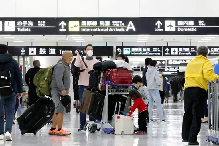 O número de estrangeiros visitantes do Japão em janeiro de 2024 se equiparou aos números recordes do mesmo período em 2019, ano pré-pandêmico