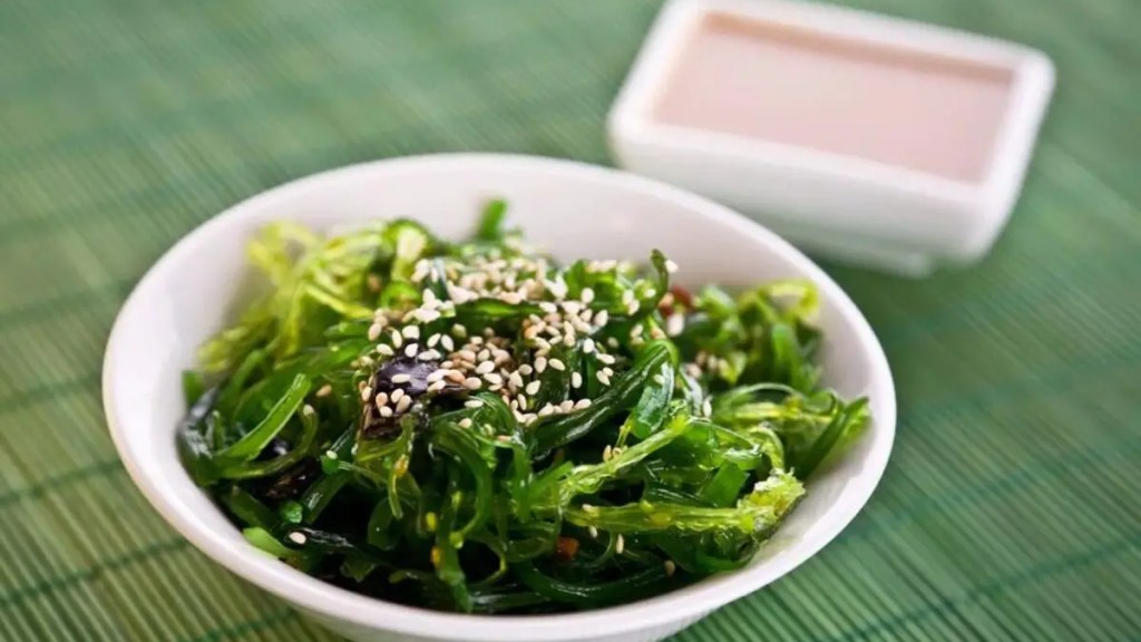 Receita de salada de wakame tradicional japonesa