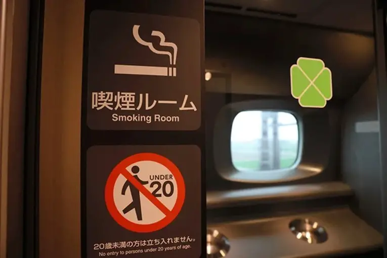 Fumódromos dentro dos shinkansen nas linhas de Tokaido, Sanyo e Kyushu foram banidos no sábado, 16 de março
