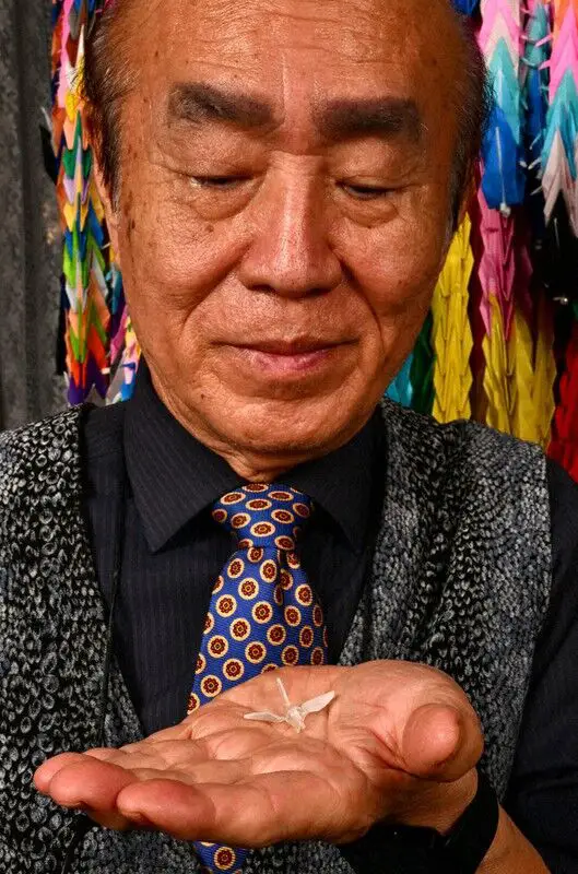 Masahiro Sasaki irmão mais velho de Teiko Sasaki (Sadako), a criança da paz com origami de tsuru feito por sua irmã