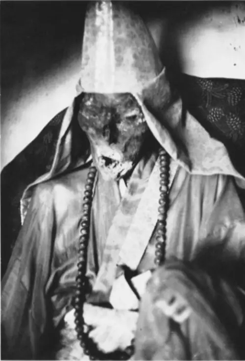 Chukai Shōnin seguiu os passos do tio Honmyōkai Shōnin e se tornou um Sokushinbutsu