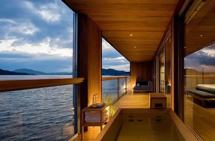 Varanda da suíte do ryokan de luxo em navio Guntu