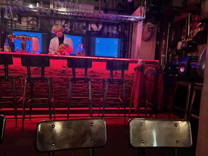 Bar do restaurante temático Cyberpunk em Shinjuku Neo Atsushi