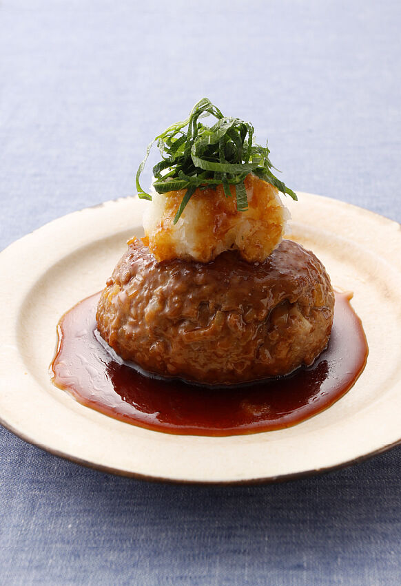 Hamburguer japonês com molho é receita prática para o dia a dia