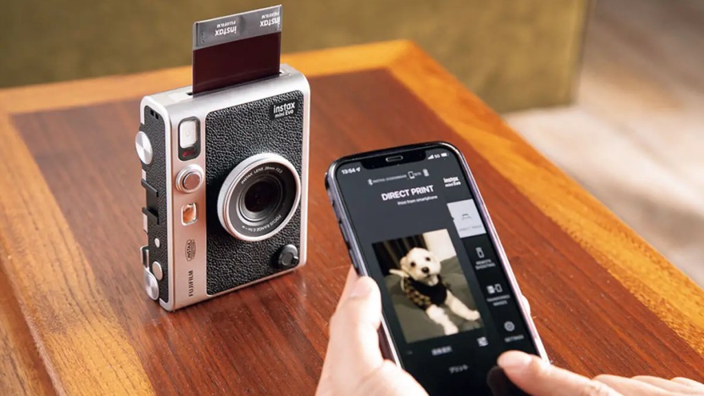 Máquina de fotografia vintage tecnológica da Fujifilm Instax Mini Evo