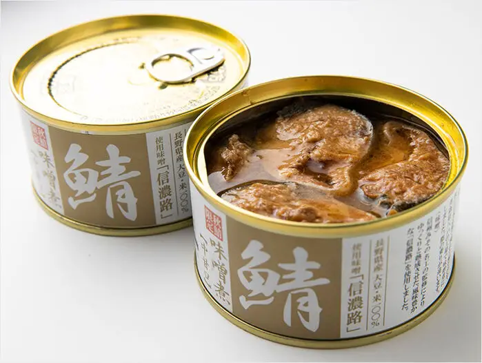 Marutaka tem cavalinha fervida com missô enlatado no Japão
