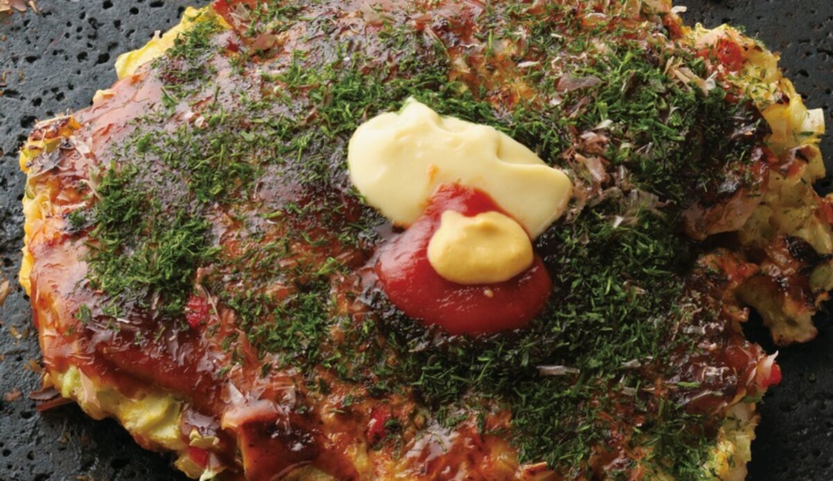 Receita de okonomiyaki tradicional de Osaka - Kansai com massa macia e recheio suculento