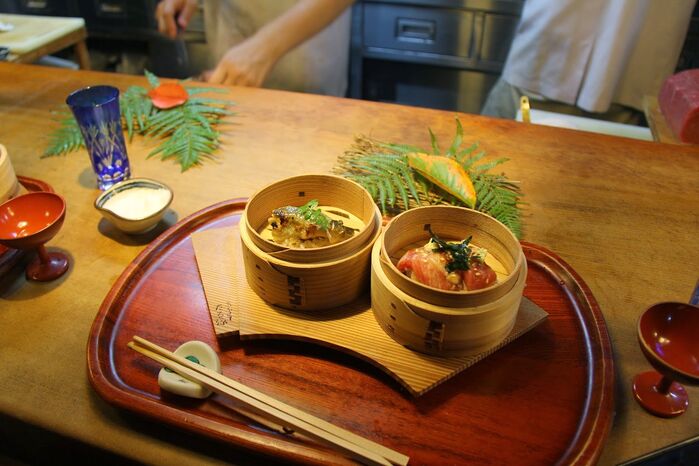 Preparações do restaurante de Arashiyama em Kyoto chamada Tempura Matsu são especiais