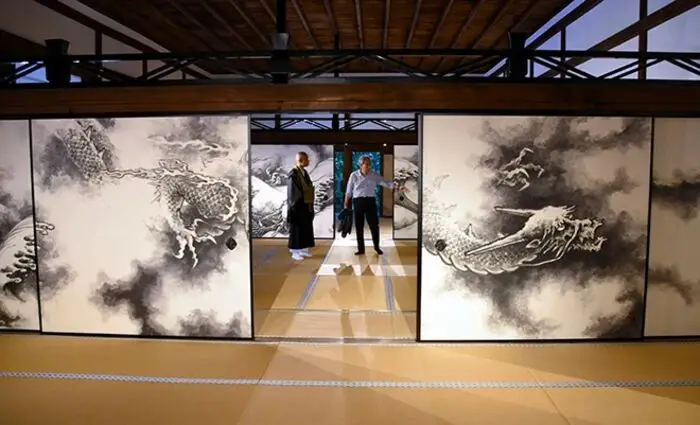 Artes nas portas deslizantes com pintura de dragão feitas por ex-premier Hosokawa