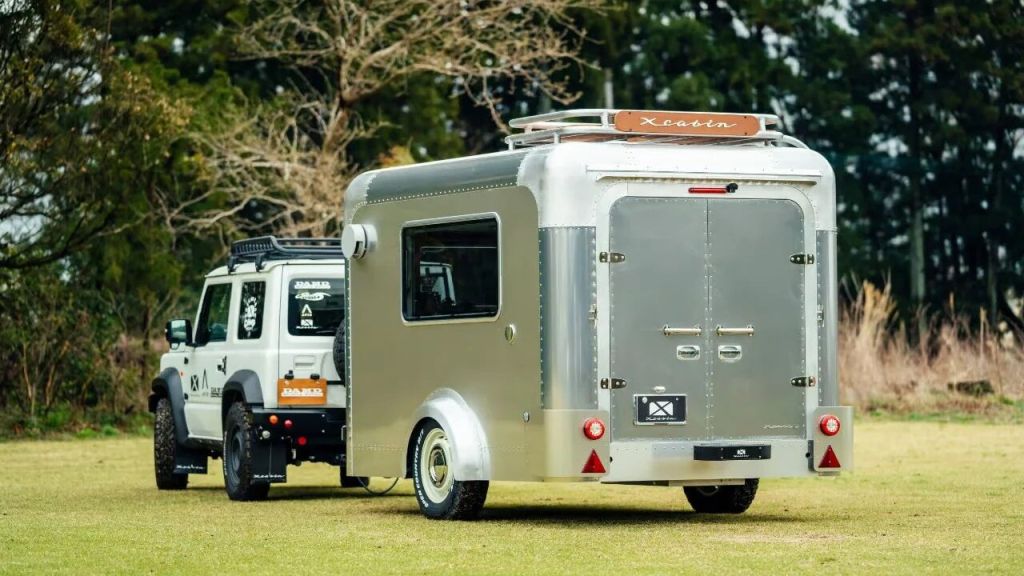 X Cabin trailer minimalista elegante e leve do Japão