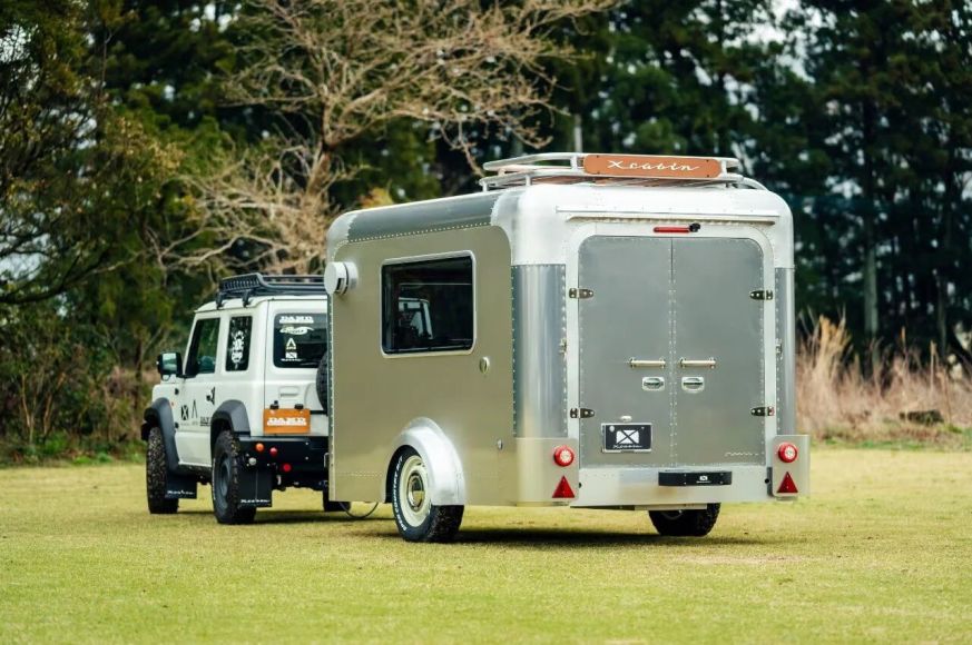 X Cabin trailer minimalista elegante e leve do Japão