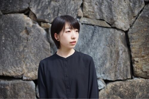 Yuka Kasai artista japonesa usa estilo tradicional Nihonga em pinturas do cotidiano