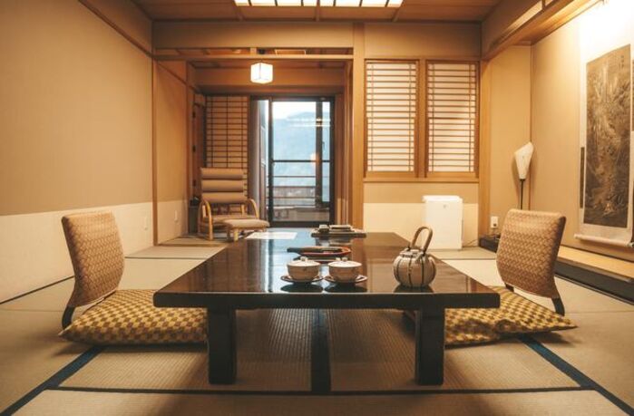 Quarto de ryokan tradicional. Cama futon fica guardada e colocada apenas quando for dormir.