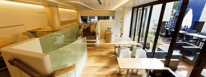 Café YokuMoku da Aoyama é experiência deliciosa com ambiente tranquilo e elegante para comprar produtos e degustar café e bolos
