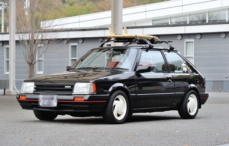 Mazda Familia da quinta geração é um dos modelos mais amados do Japão