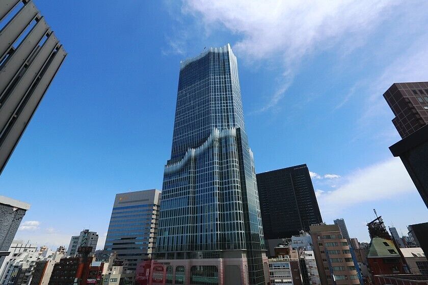 Tokyu Kabukicho Tower é um prédio de entretenimento em Shinjuku