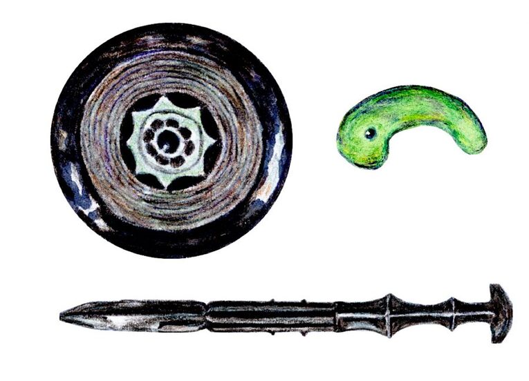 Sanshu no Jingi, os tesouros Imperais da Casa Yamato: a espada Kusanagi, o espelho Yata no Kagami e as joias Yasakani no Magatama