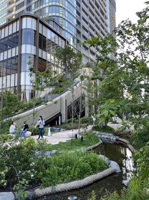 Com exuberante área verde e paisagem aquática, o distrito conta com os melhores indicadores internacionais de sustentabilidade