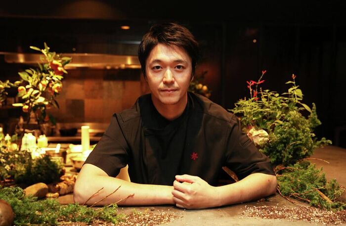 Chef Hiroyasu Kawate do restaurante Florilège