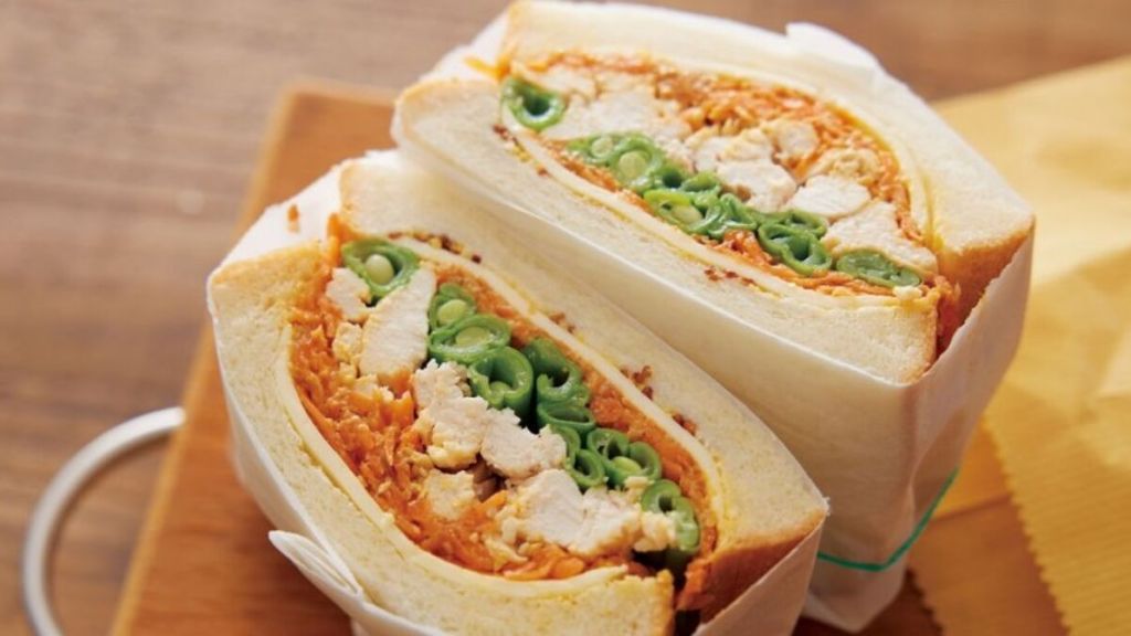 Sanduíche de frango com salada japonês wanpaku