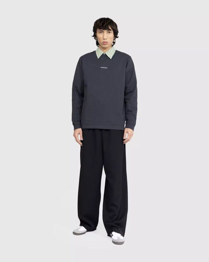 Acne Studios é uma das marcas preferidas entre japoneses da geração Z que estão para se formar em 2025