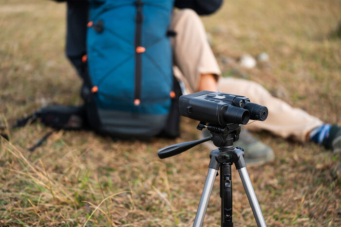 Binóculos Yashica serve de filmadora podendo ser deixada por 16 horas com bateria